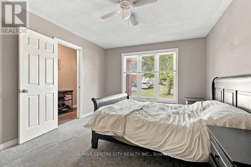 215 Walmer Grove — photo 23 of 40