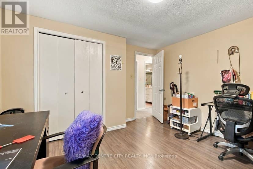 215 Walmer Grove — photo 27 of 40