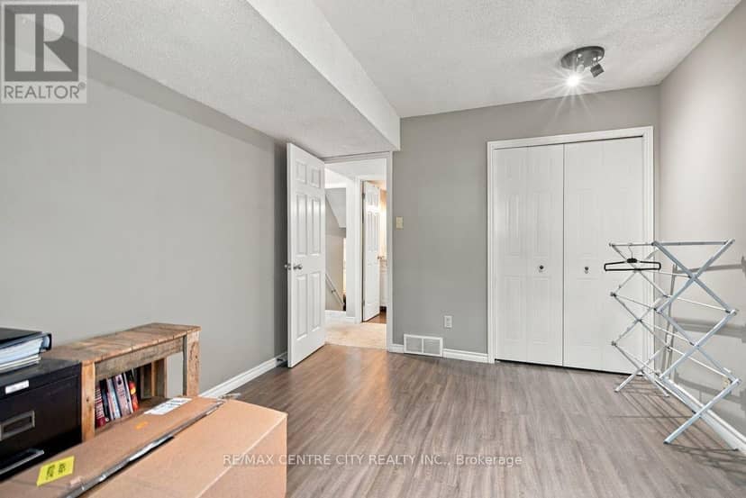 215 Walmer Grove — photo 32 of 40