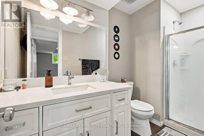 215 Walmer Grove — photo 33 of 40