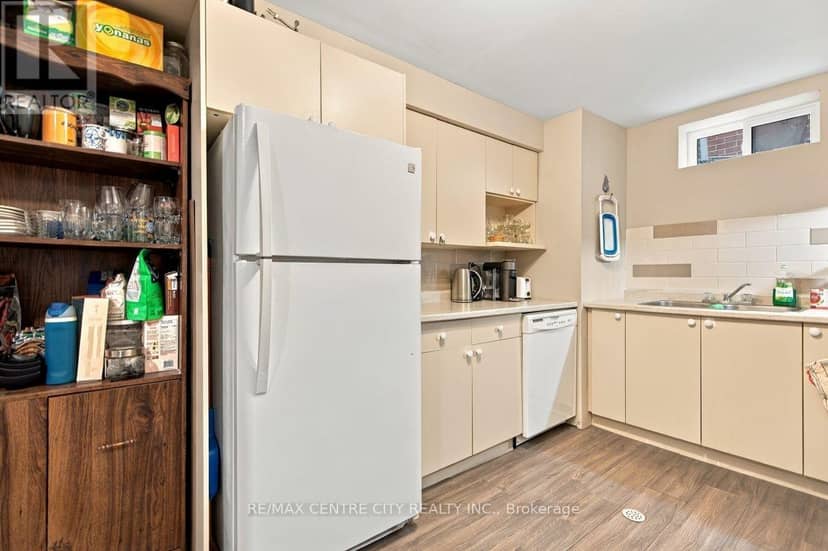 215 Walmer Grove — photo 38 of 40