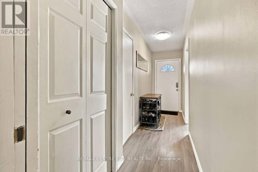 215 Walmer Grove — photo 9 of 40