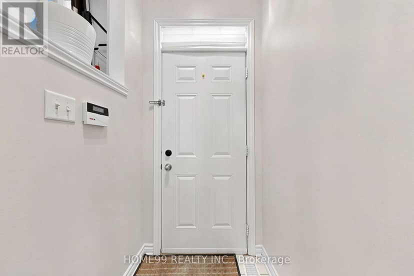 136A Finch Avenue W — photo 18 of 40