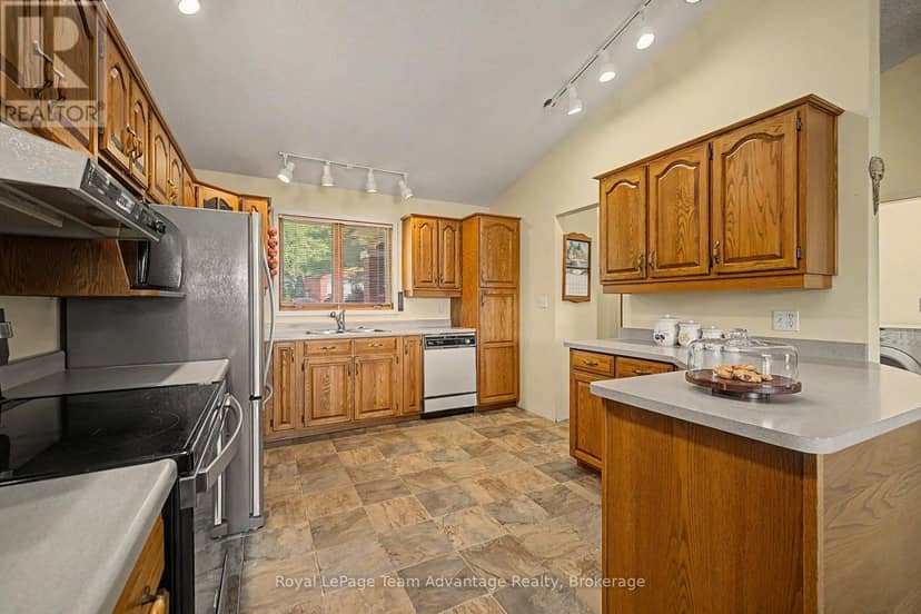 4 & 6 Sharon Park Drive — photo 10 of 40