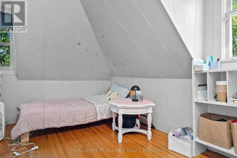153 Macdonnell Street — photo 26 of 37