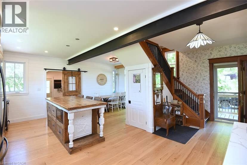 335 Haldimand Rd 12 — photo 5 of 40