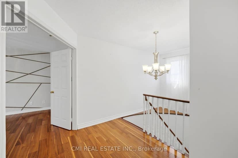 127 O'Connor Crescent — photo 10 of 40