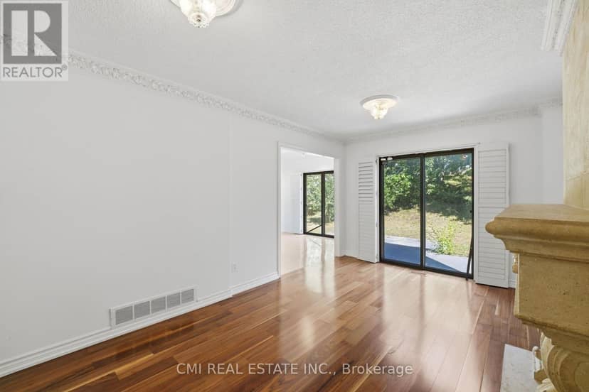 127 O'Connor Crescent — photo 13 of 40