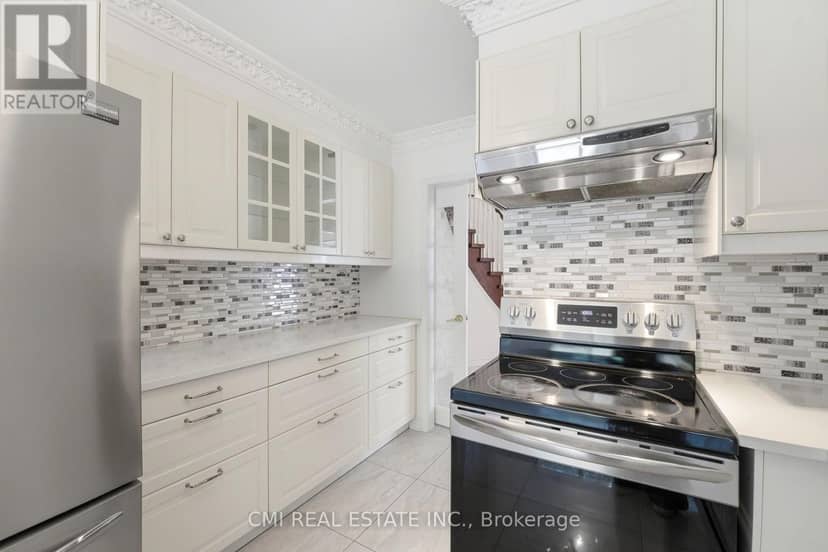 127 O'Connor Crescent — photo 15 of 40