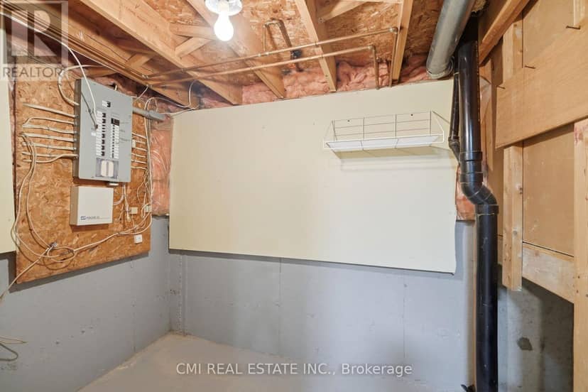 127 O'Connor Crescent — photo 37 of 40