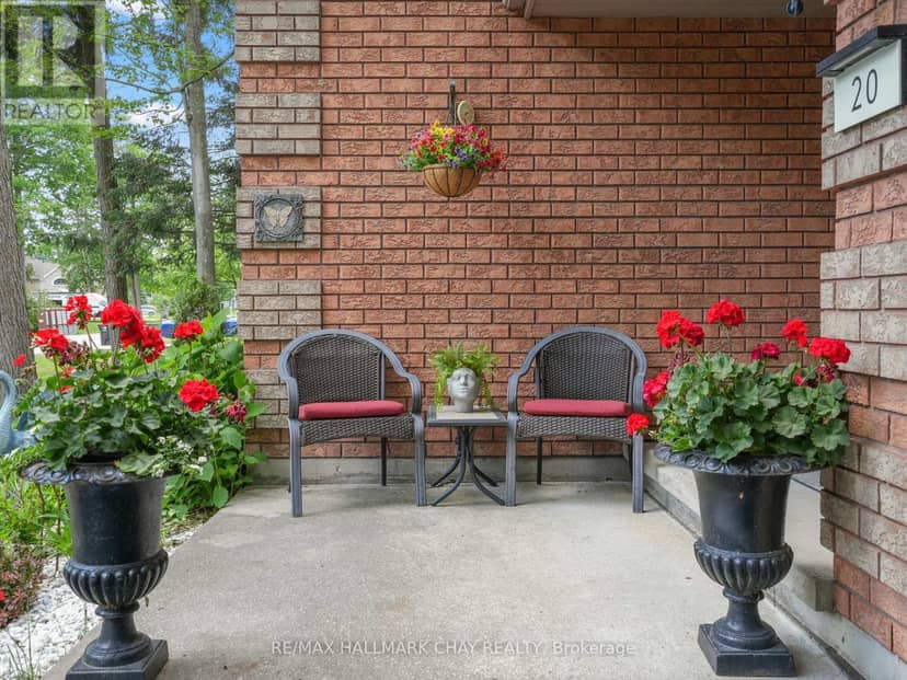 20 Downer Crescent — photo 5 of 40