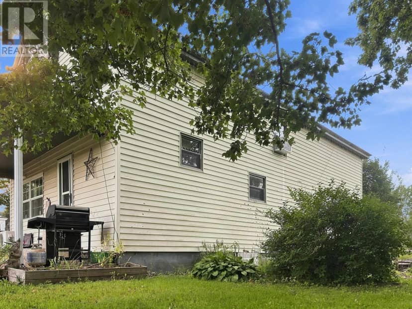 61 Jenks Avenue — photo 3 of 40