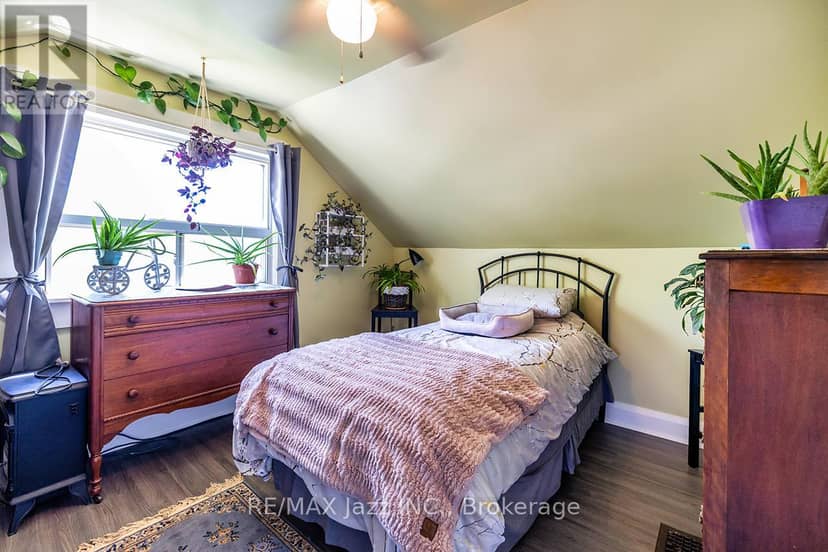 162 College Avenue — photo 20 of 24