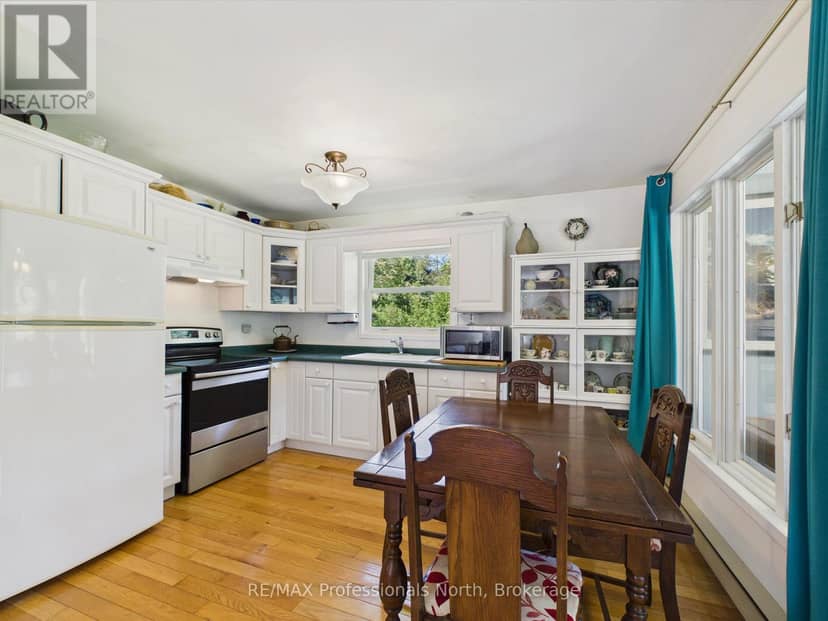 1035 Sherwood Forest Road — photo 11 of 40