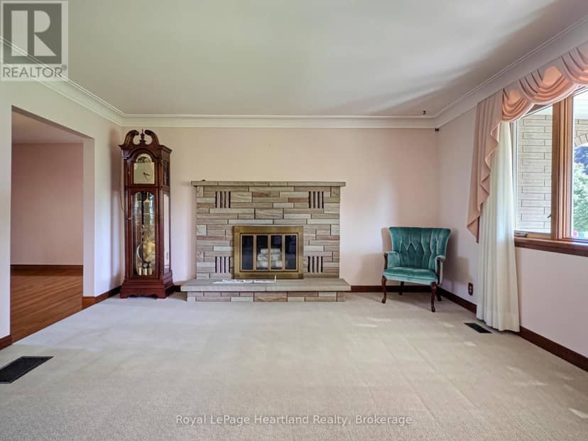 26 York Crescent — photo 13 of 35