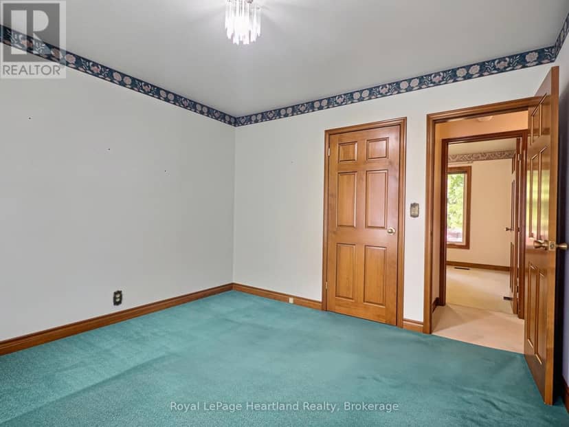 26 York Crescent — photo 20 of 35