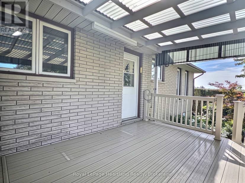 26 York Crescent — photo 24 of 35