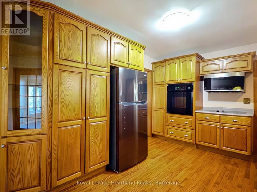 26 York Crescent — photo 9 of 35