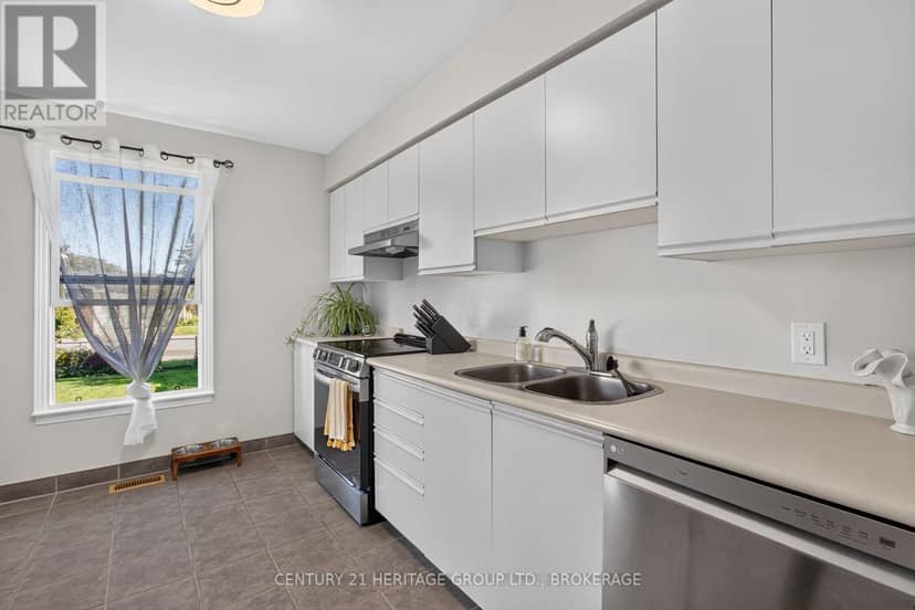 71 Rose Abbey Drive — photo 15 of 40