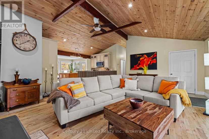 25 Sugarbush Boulevard — photo 3 of 40