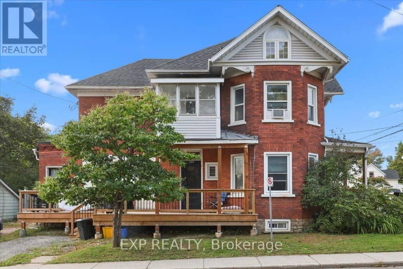 110 Chambers Street, Smiths Falls, photo 2