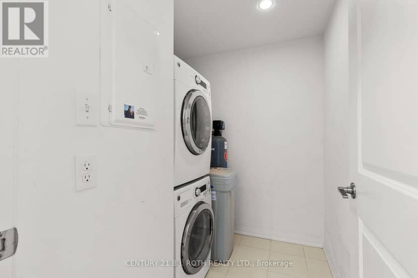 505 - 299 Cundles Road E — photo 11 of 26