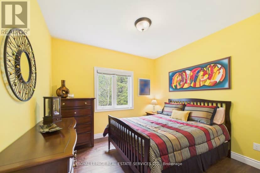 1045 Tower Crescent — photo 19 of 40