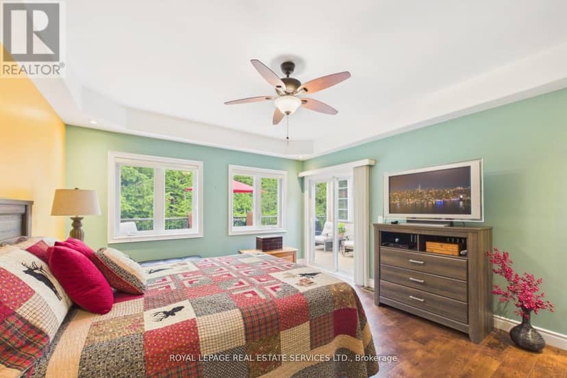 1045 Tower Crescent — photo 13 of 40
