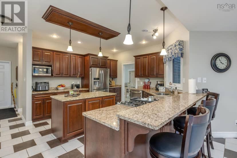 1460 Bridge Street — photo 10 of 40