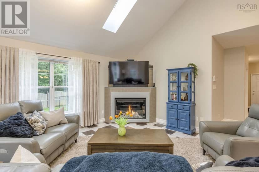 1460 Bridge Street — photo 16 of 40