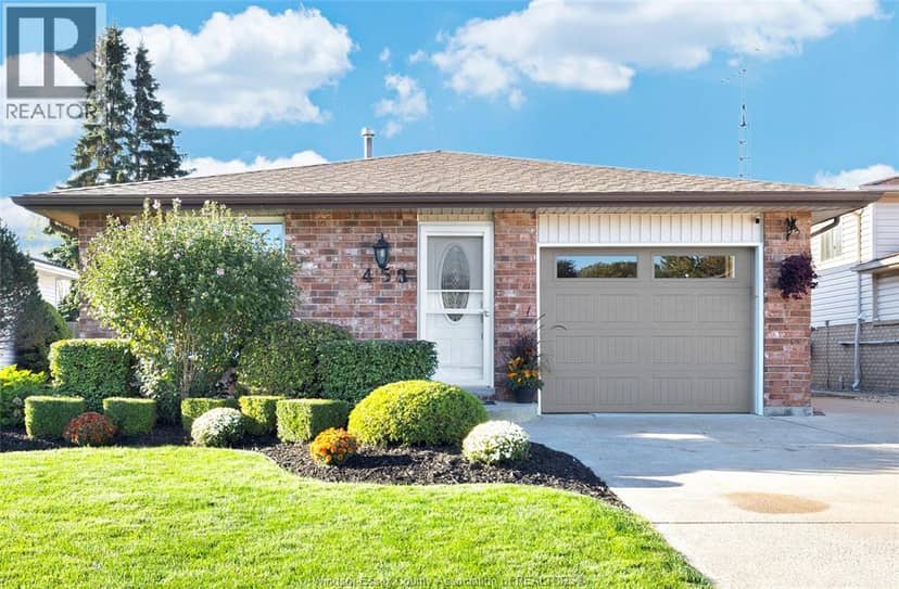 458 Desjardins Crescent, Belle River, photo 2