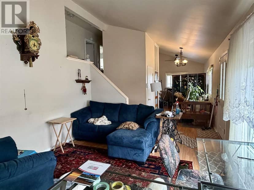 50 Hutchison AVE — photo 9 of 32