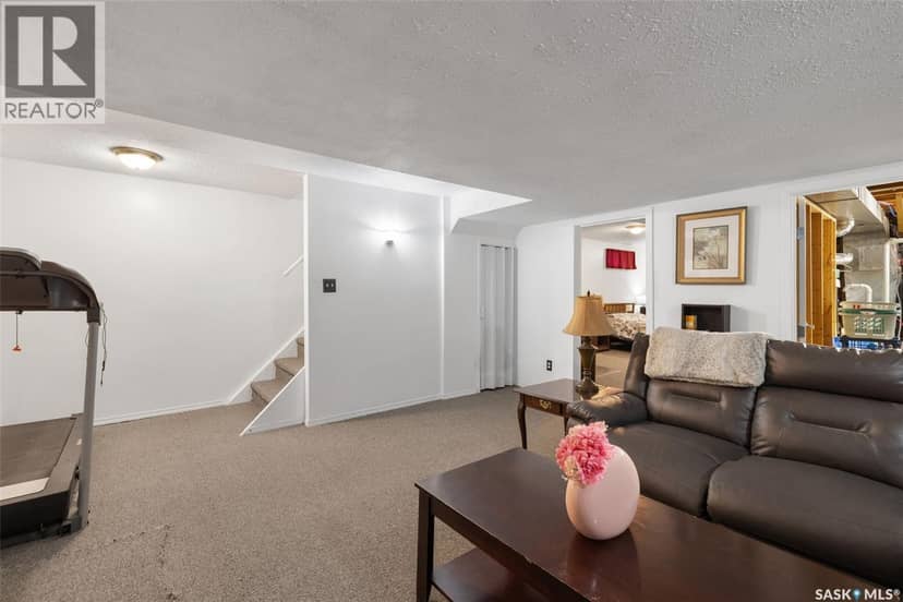 2122 Wascana STREET — photo 19 of 34