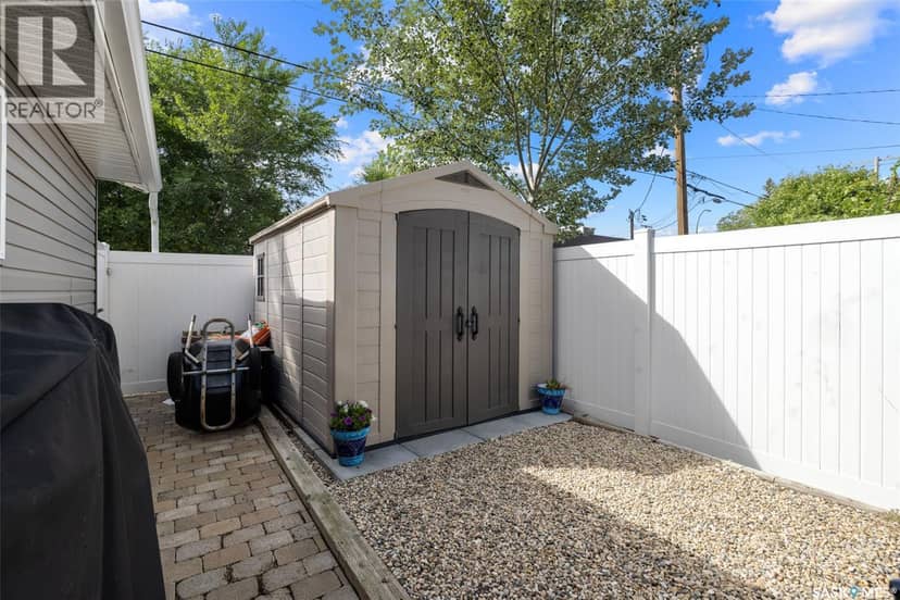 2122 Wascana STREET — photo 30 of 34