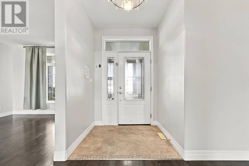 23 Crews Crescent — photo 4 of 40