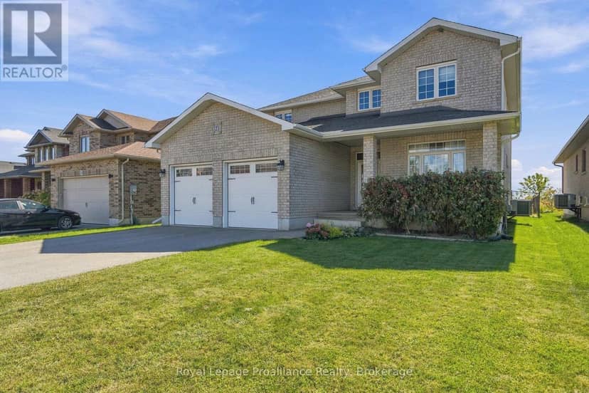 23 Crews Crescent — photo 2 of 40