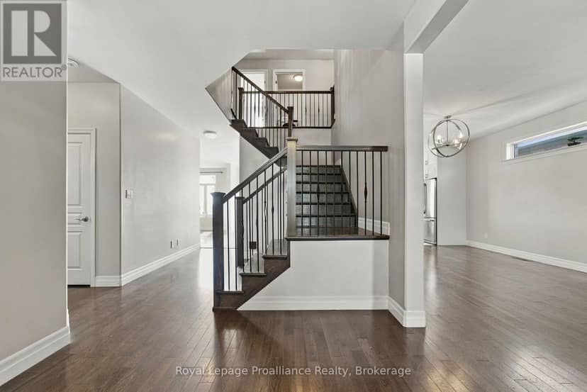 23 Crews Crescent — photo 5 of 40