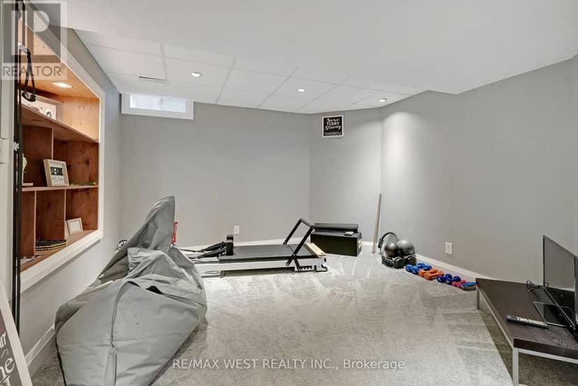 303 Tupper Boulevard — photo 13 of 14