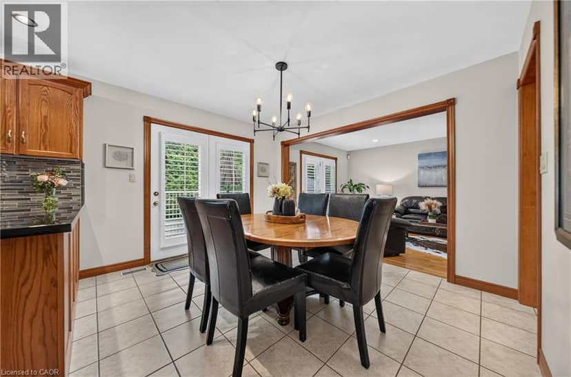 52 ARCHWOOD Crescent — photo 17 of 40