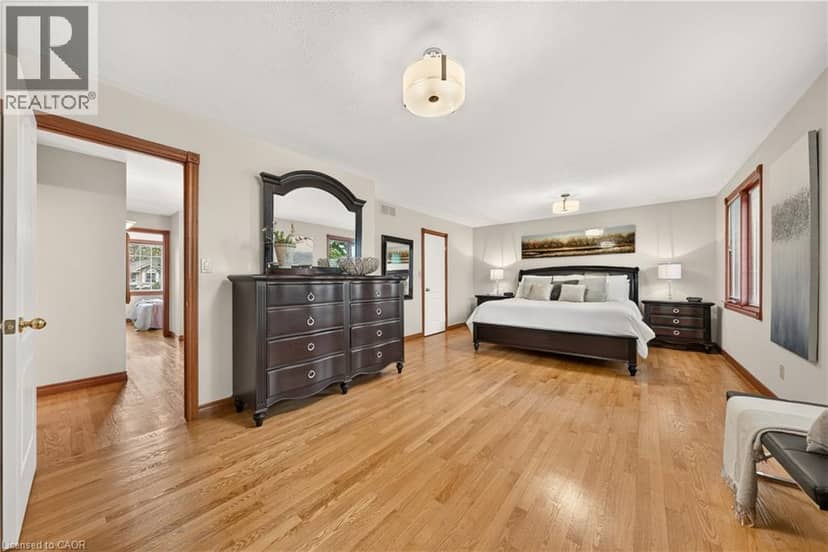 52 ARCHWOOD Crescent — photo 29 of 40