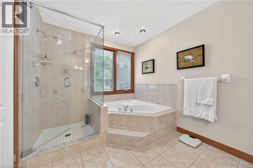 52 ARCHWOOD Crescent — photo 31 of 40