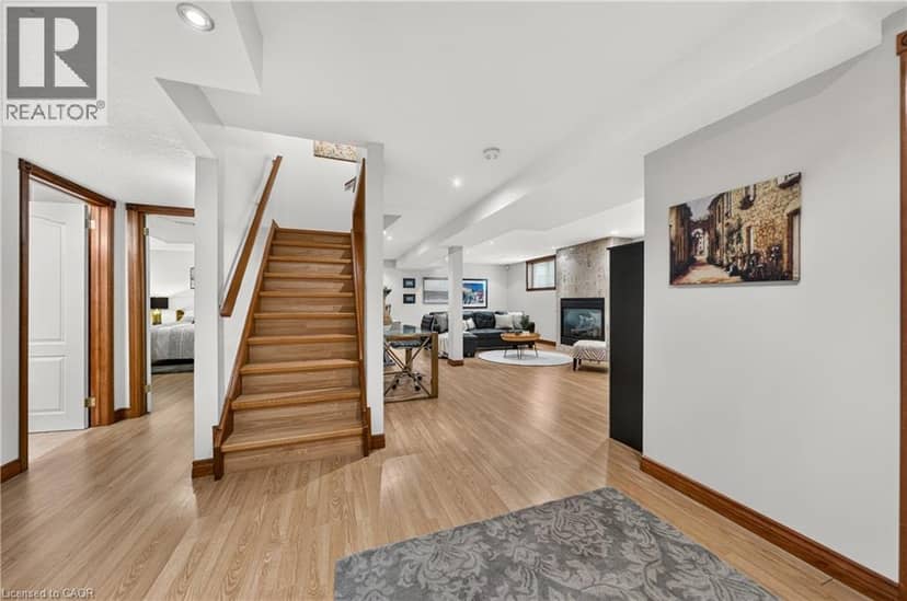 52 ARCHWOOD Crescent — photo 36 of 40