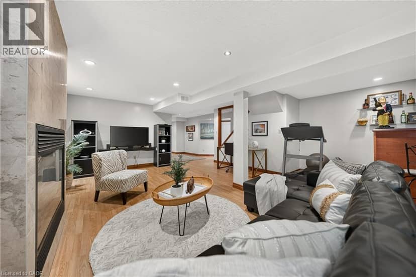 52 ARCHWOOD Crescent — photo 38 of 40