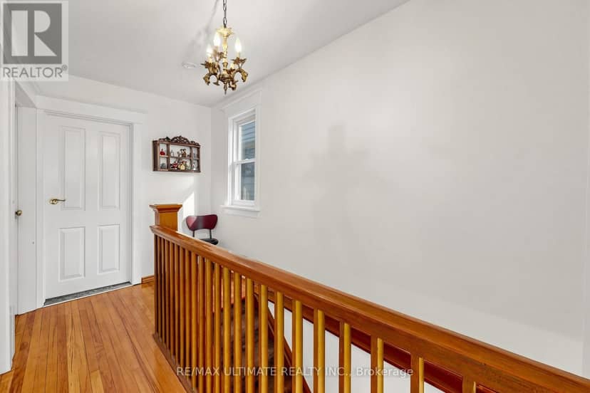 494 Oakwood Avenue W — photo 17 of 33