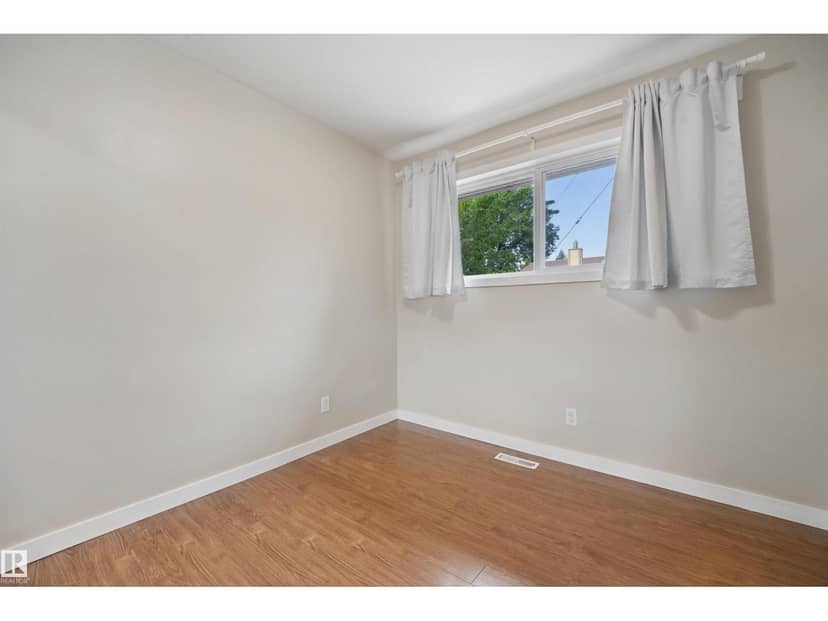 13420 117 AV NW — photo 10 of 38