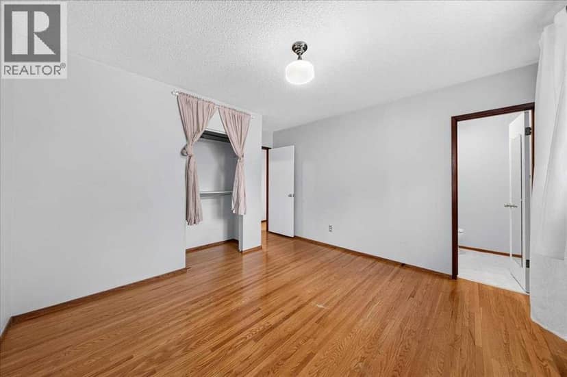 4831 48 Street NW — photo 14 of 40