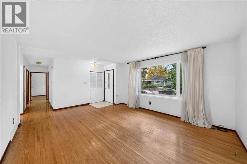 4831 48 Street NW, Calgary, photo 2