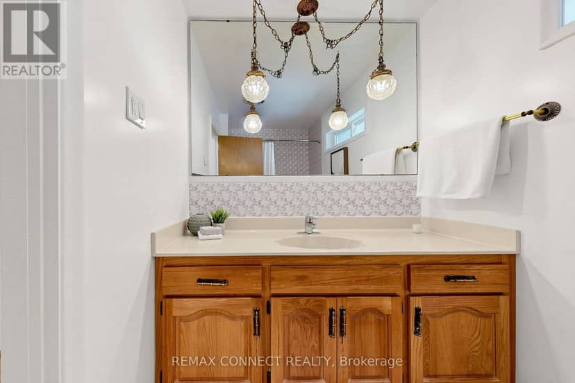 15 Grassington Crescent — photo 17 of 31