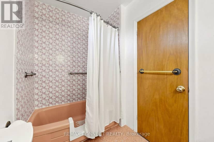 15 Grassington Crescent — photo 18 of 31