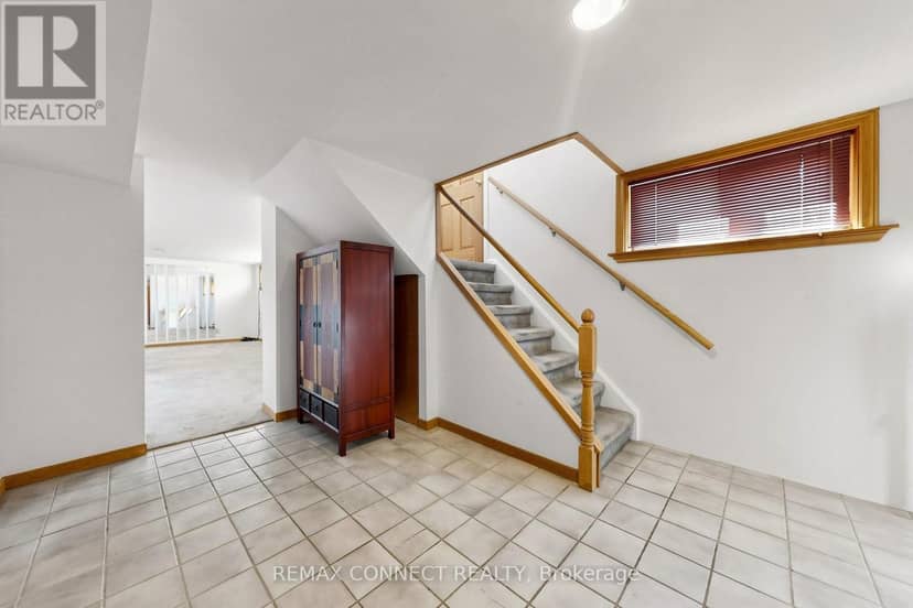 15 Grassington Crescent — photo 19 of 31